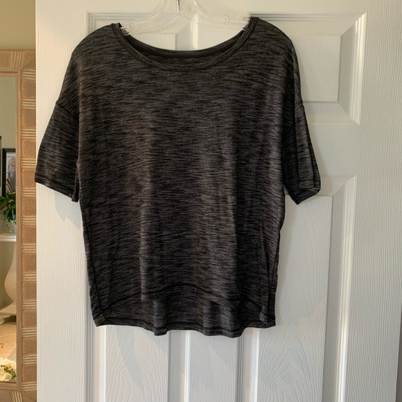Very good condition lululemon top. Size 8. - Picture 1 of 4